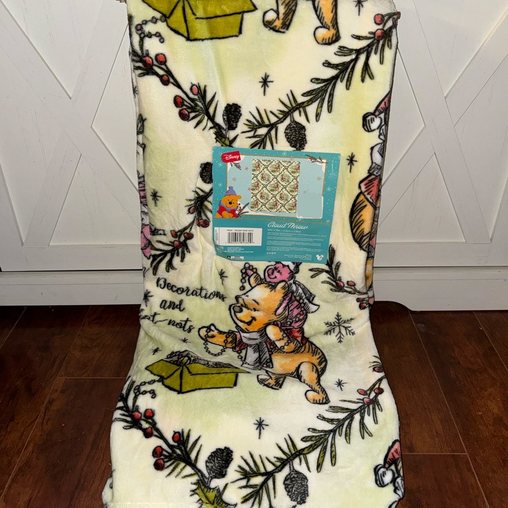 Disney Winnie the Pooh Holiday Plush Throw Blanket